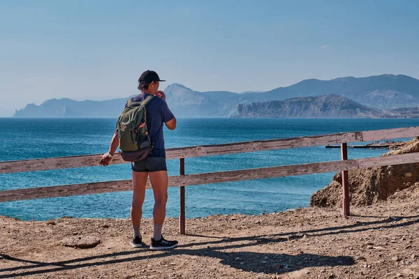 Tourist Backpack Standing Wooden Fence Sea Coast Thinking Route Trip — Stock Photo, Image