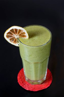 Kristal bardakta meyve püresi. Sağlıklı bakım yaşam tarzı 