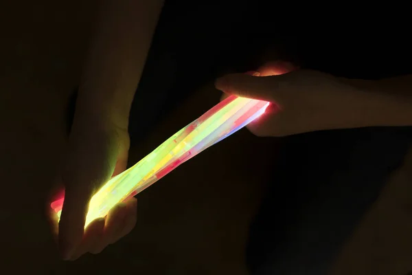 Glow Sticks Met Hand — Stockfoto