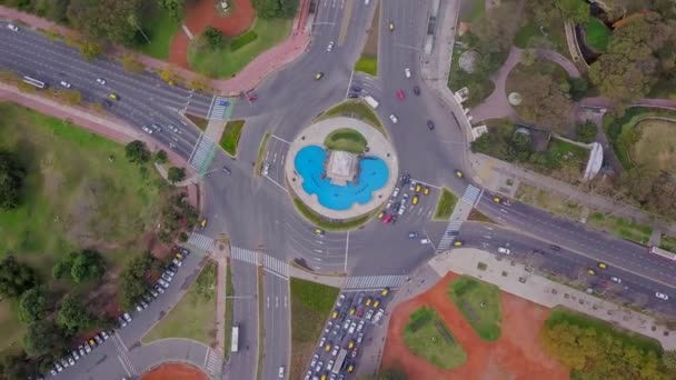 Vista Aérea Avenida Ciudad Buenos Aires Rotativa Con Autos Tráfico — Vídeos de Stock