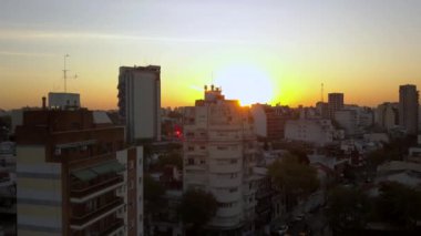 Buenos Aires 'in binalarında sıcak, duygusal yaz günbatımı
