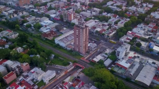 Drone Sobre Barrio Con Edificio Abandonado Suburbio Ciudad Buenos Aires — Vídeos de Stock