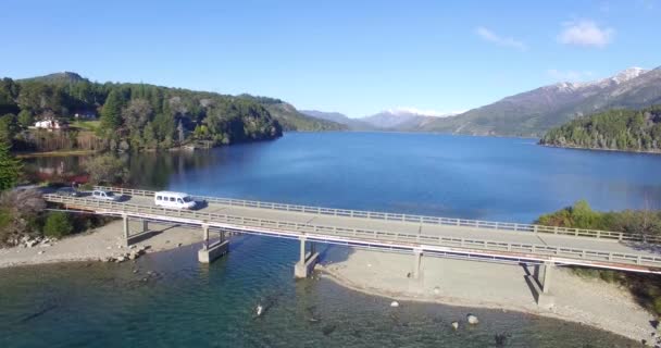Vista Aérea Atravessando Uma Ponte Lago Nahuel Huapi Patagônia Bariloche — Vídeo de Stock
