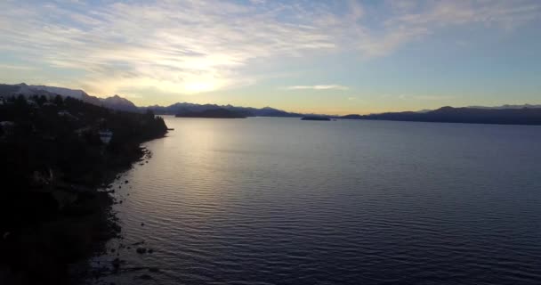 Luftaufnahme Des Nahuel Huapi Sees Bariloche Mit Bergen Und Einer — Stockvideo