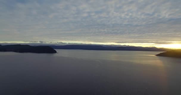 Vista Aérea Começando Costa Lago Nahuel Huapi Bariloche Com Montanhas — Vídeo de Stock