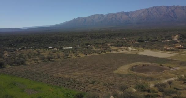 Повітряний Вид Польові Поля Кордова Аргентина Горами Долиною Позаду — стокове відео
