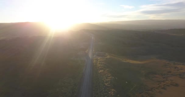 Camino Medio Estepa Con Sol Sobre Valle — Vídeo de stock