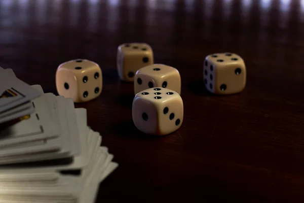 Dados Cartas Espanholas Sobre Uma Mesa Madeira — Fotografia de Stock