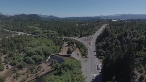 Yol Ayrımının Hava Görüntüsü Ironman Triatlonunda Yarışan Bisikletçi Bariloche Arjantin — Stok video