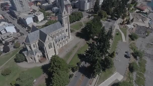 Légi Kilátás Oldalán Katedrális Bariloche Közel Központhoz Egy Forgalmas Helyen — Stock videók