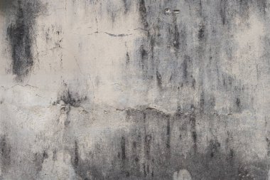 Çatlak ve çizikli gri ve beyaz beton duvar dokusu. Arkaplan veya doku için eski duvarın parçası. 