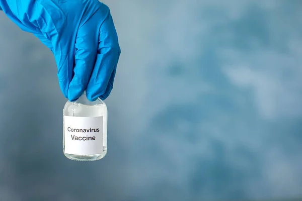 Átlátszó Kovid Koronavírus Elleni Vakcinát Tartalmazó Injekciós Üveg — Stock Fotó