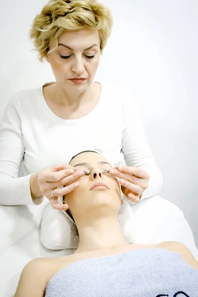 Blonde Serious Beautician White Applying Collagen Treatment Area Eyes Special — Φωτογραφία Αρχείου