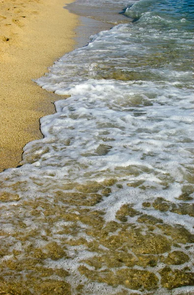 Schöne Wellen Mit Meeresschaum Späten Nachmittag Sandstrand Vertikales Bild — Stockfoto