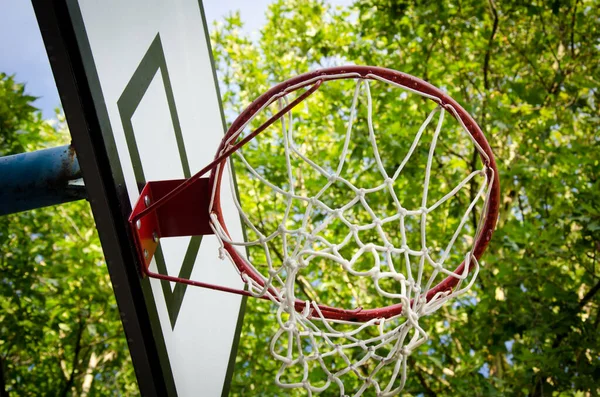 Close Para Baixo Vista Placa Basquete Com Aro Vermelho Rede — Fotografia de Stock