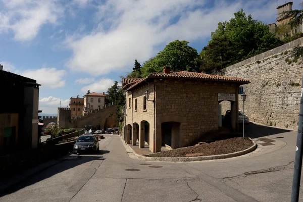 San Marino Italia Mayo 2019 Sinuoso Camino Asfalto San Marino Fotos De Stock Sin Royalties Gratis