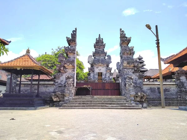 Candi Bentar před hinduistickým chrámem na Bali, Canguu, Indonésie — Stock fotografie