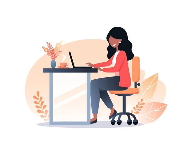Koyu Saçlı Genç Bir Kadın Dizüstü Bilgisayarda Çalışıyor Evden Çalışıyorum — Stok Vektör