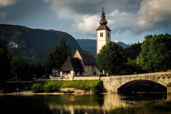 Давня Церква Івана Хрестителя Міст Біля Озера Бохіндж Словенія — стокове фото