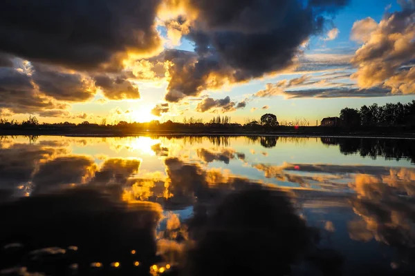 Sunset on the river, beautiful reflection, clouds. Selective focus — Stock Photo, Image