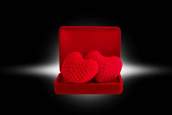 Červené Srdce Valentine Červeném Rámečku Černém Pozadí Ořezovou Cestou Samostatný — Stock fotografie