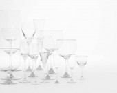 prázdné víno sklo izolované na bílém pozadí, 3d vykreslení