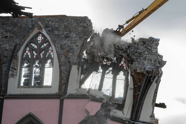 Action Shot Large Backhoe Demolishing Gothic Church Debris Flies Wall — Stock Photo, Image