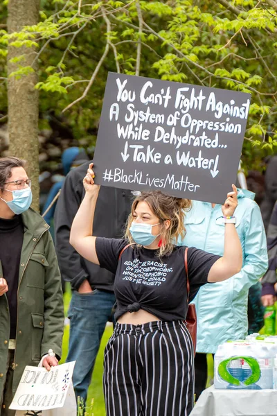 Saint John Canada June 2020 Woman Carries Sign Offering Water — Stock Photo, Image