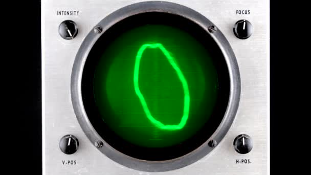 Osciloscopio Antiguo Rastro Circular Borroso Salta Alrededor Pantalla Verde Redonda — Vídeo de stock