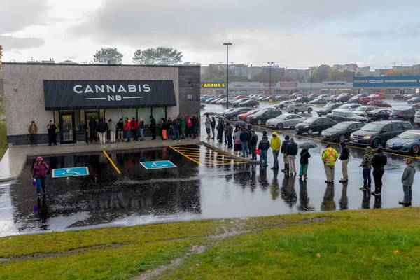 Saint John New Brunswick Canada October 2018 People Waiting Pouring — Stock Photo, Image