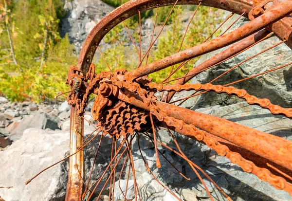 Växlarna Bakhjulet Gammal Rostig Cykel Kedjan Kugghjulen Hjulet Böjt Och — Stockfoto