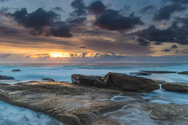 Sunrise Seascape Rock Ledge Skillion Terrigal Central Coast Nsw Australia — Foto de Stock