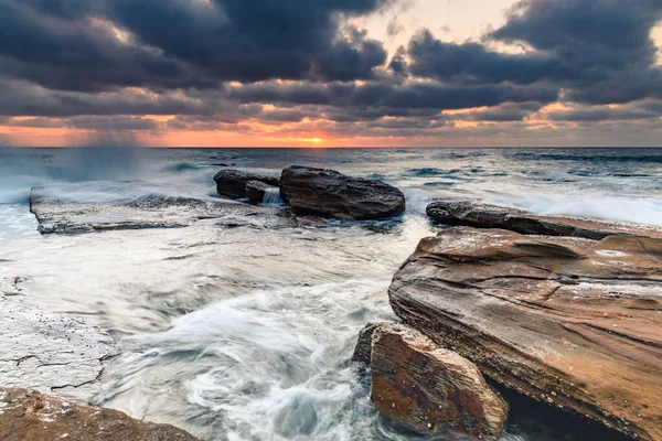 Rocky Sunrise Seascape Skillion Terrigal Sulla Costa Centrale Nsw Australia — Foto Stock
