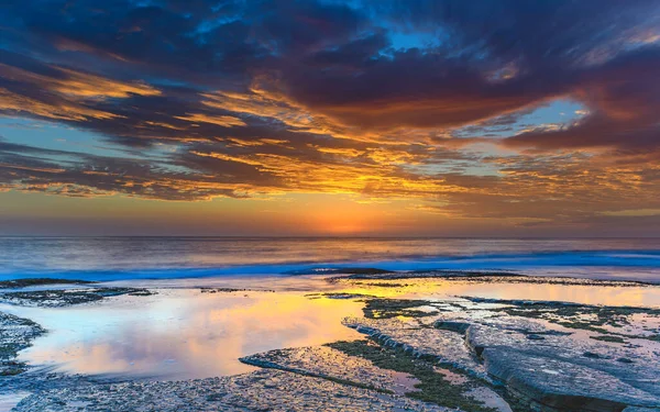 Sunrise Seascape Rock Platform Skillion Terrigal Central Coast Nsw Australia — Foto de Stock