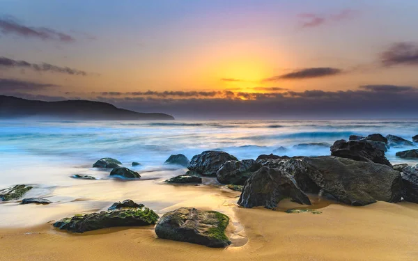Shimmering Soft Sunrise Seascape Rocks Killcare Beach Central Coast Nsw — Fotografia de Stock