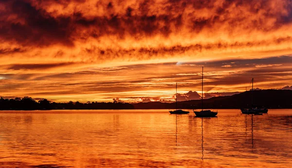 Orange Cloud Fillled Sky Sunrise Reflections Waterscape Koolewong Costa Central — Foto de Stock