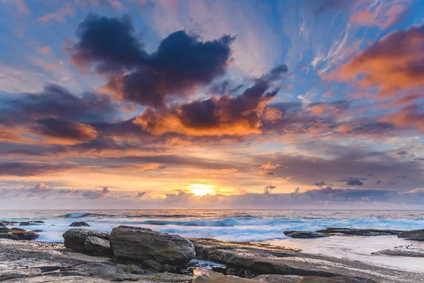 Nubes Coloridas Paisaje Marino Del Amanecer Skillion Terrigal Costa Central — Foto de Stock