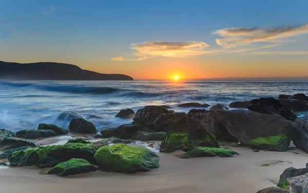 Moss Rocks Sunrise Seascape Killcare Beach Central Coast Nsw Australia — Zdjęcie stockowe