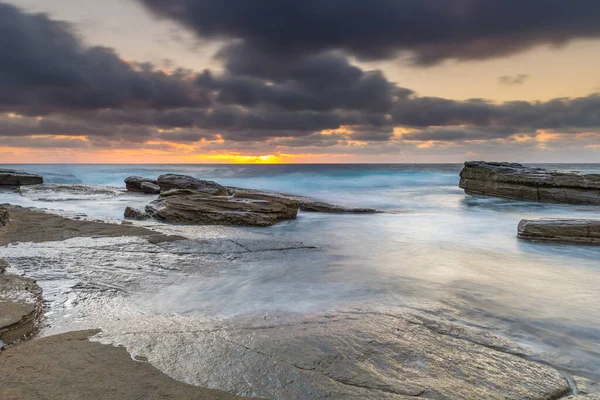 Moody Sunrise Seascape Con Nuvole Skillion Terrigal Sulla Costa Centrale — Foto Stock