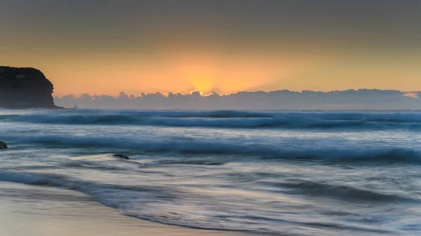 Sunrise Seascape Mientras Sol Ilumina Macmasters Beach Costa Central Nsw — Foto de Stock