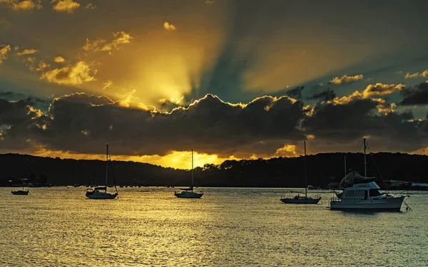 Sonnenaufgang Wasserlandschaft Mit Sonnenstrahlen Der Esplanade Ettalong Beach Central Coast — Stockfoto