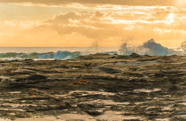Rocky Sunrise Seascape Tomado Blue Bay Costa Central Nsw Australia — Foto de Stock