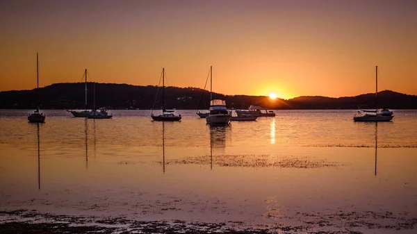 Nascer Sol Com Barcos Baía Koolewong Nsw Austrália — Fotografia de Stock