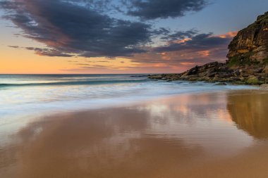 Killcare Beach 'ten Sunrise Seascape Central Coast, NSW, Avustralya.