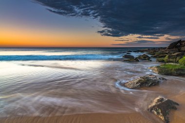 Killcare Beach 'ten Sunrise Seascape Central Coast, NSW, Avustralya.
