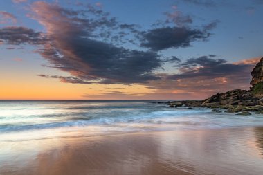 Killcare Beach 'ten Sunrise Seascape Central Coast, NSW, Avustralya.