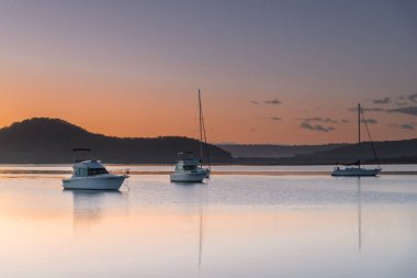 Gündoğumunu Koolewong rıhtımındaki Couche Park 'tan çekiyoruz..