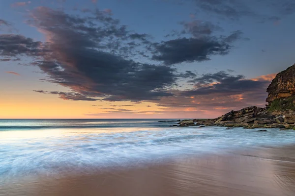 Killcare Beach 'ten Sunrise Seascape Central Coast, NSW, Avustralya.