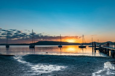 Gündoğumunu Koolewong rıhtımındaki Couche Park 'tan çekiyoruz..