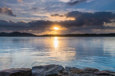 Ekinoks Sunrise Waterscape from Woy Woy from the Central Coast, NSW, Avustralya.